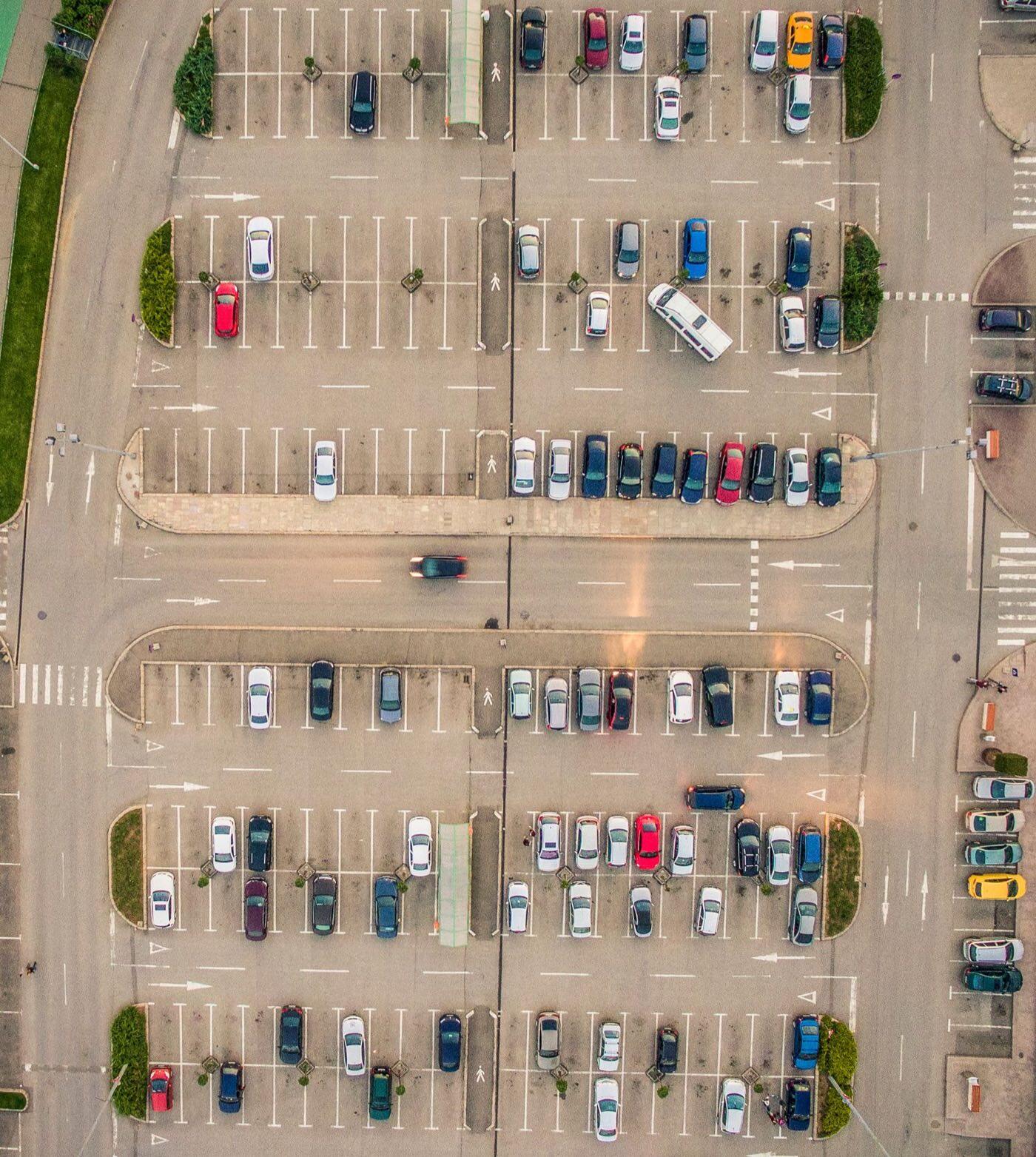 Parking extérieur vu du ciel (photo d’illustration)